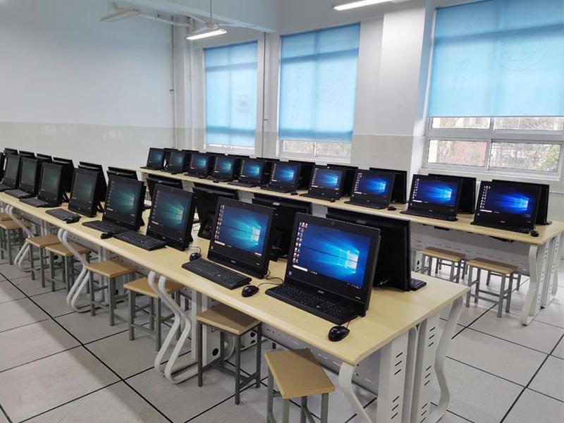 中学微机室